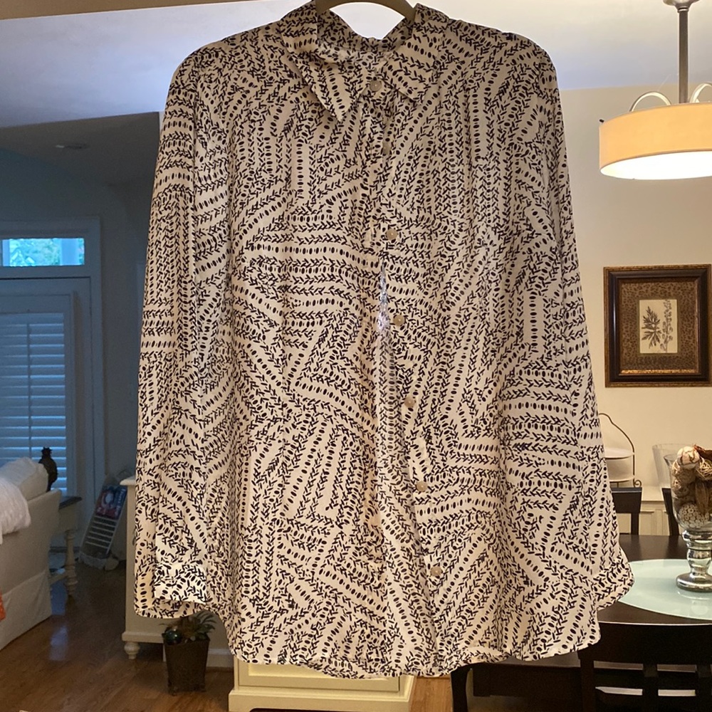 Black/white long sleeved blouse